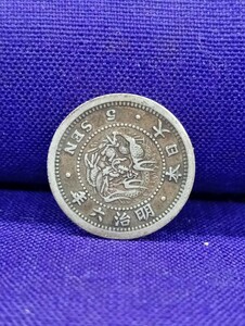 竜5銭銀貨 近代貨幣 日本古銭 アンティーク 重さ 約 1,3g 直径 1,5mm 龍 五銭