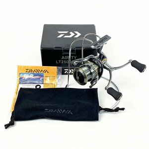 未使用品 DAIWA ダイワ 23 エアリティ AIRITY LT2500S-DH スピニングリール ダブルハンドル [U12259]