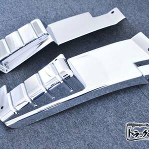 新品即納！ 三菱ふそう ジェネレーションキャンター 標準車 メッキ フロントマッドガード カバー 左右セット M0950Pの画像2