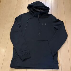 UNDER ARMOUR メンズSMサイズ　パーカー