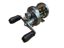 【未使用品】SHIMANO シマノ カルカッタ コンクエスト 100DC 右巻き ベイトキャスティングリール CALCUTTA CONQUEST_画像3