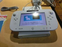 T【ヌ4-72】【100サイズ】Nintendo WiiU ホワイト ニンテンドー 箱あり/通電可 ジャンク扱い/※傷汚れあり_画像3