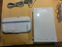 T【ヌ4-72】【100サイズ】Nintendo WiiU ホワイト ニンテンドー 箱あり/通電可 ジャンク扱い/※傷汚れあり_画像5