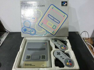 T【Q3-09】【100サイズ】任天堂 スーパーファミコン 本体 SHVC-001/箱付き/通電可 ジャンク扱い/※ヤケ 外箱イタミあり