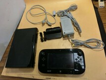 T【ヒ4-16】【80サイズ】▲任天堂 Wii U ゲーム機本体 32GB ＋パッド＋周辺機器セット/wup-101 010/状態不良ジャンク品/※傷汚れ有_画像1