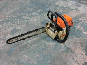 T【U3-19】【140サイズ】STIHL スティール 023 エンジンチェーンソー/電動工具/ジャンク扱い/※使用感有り