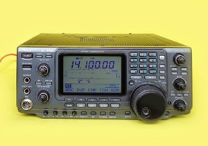 ☆マニア向け☆ ICOM　HF(100W)/50(100W)/144(50W) オートアンテナチューナー付き　IC-746