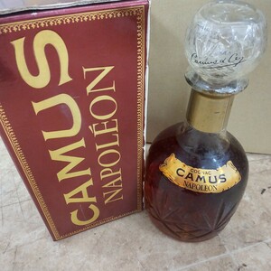 ■n221【 1円～ CAMUS NAPOLEON カミュ ナポレオン】 COGNAC コニャック 古酒 箱付 未開栓 保管品　汚れあり