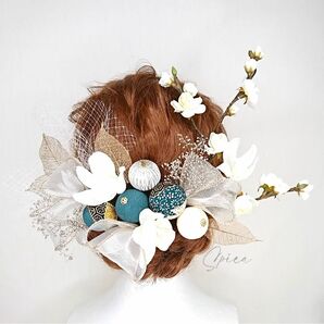 梅とちりめん玉の髪飾り 成人式 卒業式 和装 ヘッドドレス ホワイト ブルー 上品 アーティフィシャルフラワー