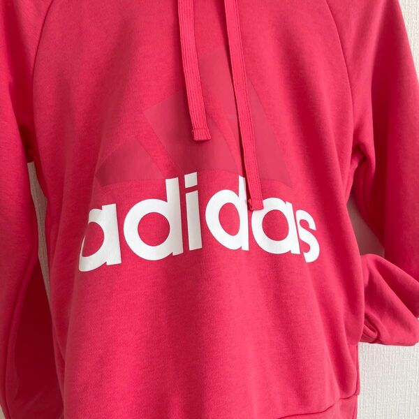 adidas ピンクパーカー レディース