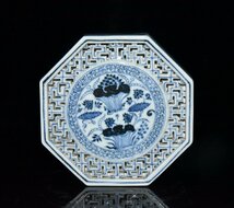 ◆古寳堂◆明 宣德年製款 青花 荷花紋 茶盤 古陶瓷品 極細工 古置物 古擺件 中国古美術 時代物 古董品_画像3