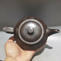 ◆古寳堂◆近現代 紫砂壺 虚扁壺 顧景舟 紫泥 茶具 茶道品 極細工 古置物 古擺件 中国古美術 時代物 古董品_画像6