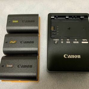 CANON カメラ用バッテリーLP-E6NH x3個+充電器LC-E6 +おまけLC-E6 使用頻度少ない中古 キャノン の画像1