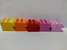 レゴデュプロ 2×3　カーブブロック 10個セット　ライトピンク、ピンク、レッド、オレンジ、イエロー　各2個　パーツ 特殊ブロック _画像5