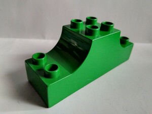 レゴデュプロ 　6×2　トール 表彰台の形　グリーン、緑　パーツ 特殊ブロック 