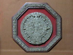 【マヤ アステカ カレンダー レリーフ壁掛け額 メキシコ 神像】翡翠様樹脂？