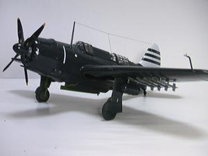 旧モノグラム1/48　SB2C-4 ヘルダイバー　第12爆撃飛行隊ＵＳＳランドルフ機の完成品