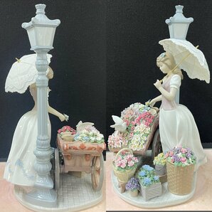 KY0603-59I 佐川急便着払い リヤドロ 6809 Lladro【花の街角】 陶器置物 LLADRO リアドロ ガラスケース付きの画像7