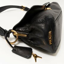 【1円スタート】PRADA プラダ イタリア製 NAPPA ナッパレザー ショルダーバッグ 肩掛け ハンドバッグ ブラック 黒 ゴールド金具 南京錠 鞄_画像4