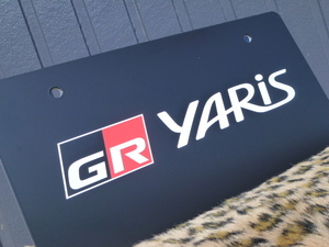 【最安！新品！】GR YARIS ヤリス 非売品 ナンバープレート 化粧プレート マスコットプレート RS RC RZ ハイパフォーマンス トヨタ 純正