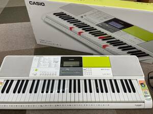 S4421 【音出し確認済】 CASIO カシオ 光ナビゲーションキーボード LK-511 61鍵盤 電子キーボード 鍵盤楽器 電子ピアノ ホワイト 18年製