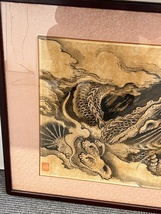 K643■ 神龍 龍之図 在銘 額装 大型 水墨画？ 龍雲 古美術 縁起物 書画 絵画 飾物 芸術 骨董 古物 シェンロン 約112cm×58cm ■_画像4