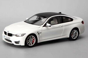 Paragon 1/18 BMW M4 F82 2014 フローズンブリリアントホワイト 開閉 Paragon 1/18 BMW M4 F82 2014 Frozen Brilliant White PA-97101