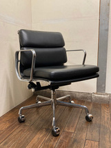 未使用に近い中古 Herman Miller ハーマンミラー イームズ アルミナム ソフトパッド 黒革 キャスター/hhstyleヤマギワcassinavitraモダニカ_画像1