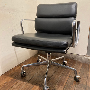 未使用に近い中古 Herman Miller ハーマンミラー イームズ アルミナム ソフトパッド 黒革 キャスター/hhstyleヤマギワcassinavitraモダニカの画像3