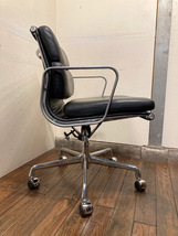 未使用に近い中古 Herman Miller ハーマンミラー イームズ アルミナム ソフトパッド 黒革 キャスター/hhstyleヤマギワcassinavitraモダニカ_画像6