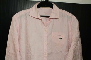 2521**１１号クロコダイル、薄ピンクに柄、綿ポリ、長袖シャツ