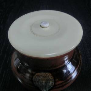 ★茶道具 / 瀬戸焼『加藤連瓶 作 飴釉 鮟鱇茶入(直径7.6cm / 高さ7cm）※陶印あり』※検)瀬戸 京焼 鉄釉 褐釉 瀬戸釉 大海 あんこう 茶壺★の画像3