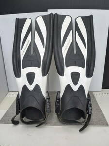 『中古品』Tusa/ツサ X-Pert Zoom Open Heel Split Fins サイズ：S-SX/ブラック×ホワイト 先割れダイビングフィン