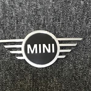 送料無料【BMW MINI 純正 ボンネットエンブレム F56 F55 中古品】ミニ フロントエンブレム LCI LCI2 ワン クーパー クーパーS JCW などにの画像1