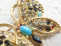 L063　ヴィンテージ　ブローチ　バタフライデザイン　蝶々　マルチカラー　ラインストーン　Vintage Brooch_画像4