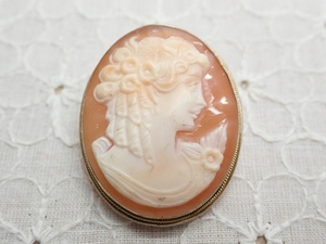 L095　ヴィンテージ　ブローチ　シェルカメオ　女性像　彫刻　小サイズ　Cameo　Brooch