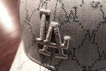 新品/完売 希少レア LA モノグラム 白灰 (サイズF) ロサンジェルス 高級セレブ系 baseball CAP 革ベルト 高級 帽子 ストリート キャップ_画像3