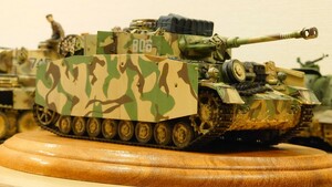 1/35 IV号戦車G型 東部戦線ver. 前線まで自走中を再現 完成品 ウェザリング済 ドラゴン ドイツ陸軍 