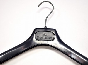 STONE ISLAND （ストーンアイランド）プラスチック ロゴ ハンガー ジャケット コート アウター ブルゾン Logo Hanger 1本 非売品