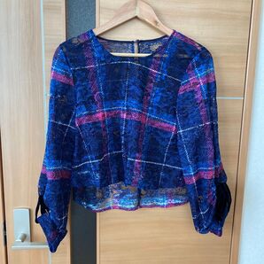 チェックブラウス