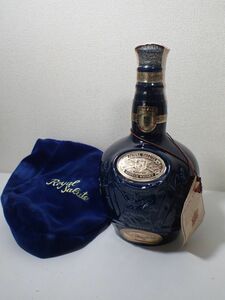 豊F940/8J自☆古酒未開栓 ROYAL SALUTE ロイヤルサルート 21年 750ml ブルー 青陶器 巾着袋 カバー付☆