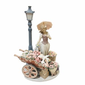 ★Lladro リヤドロ 花の街角 フィギュリン 磁器人形 置物 インテリア 陶器 箱あり 50周年記念