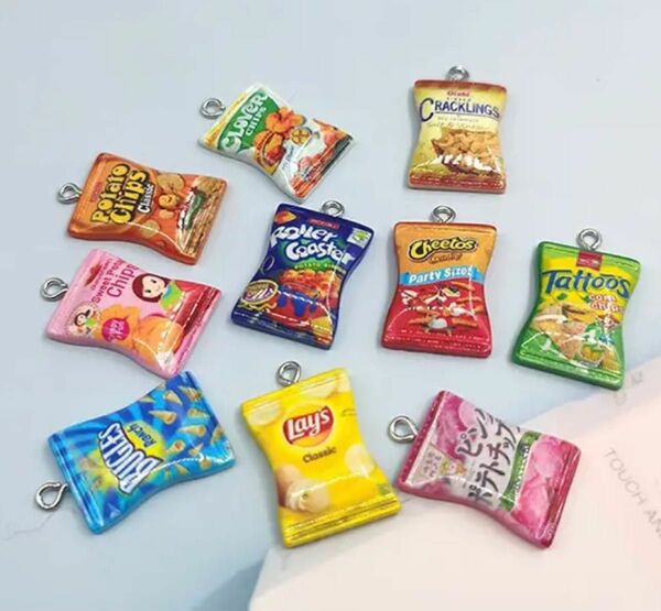 ミニチュア　チャーム　DIYアクセサリー　10個　模擬スナック　チップペンダント　お菓子　手芸パーツ