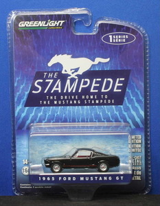 1/64 グリーンライト 1965 フォード・マスタングGT Ford Mustang GT - Raven Black with Red Stripes ●