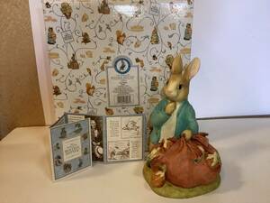 THE WORLD OF PETER RABBIT BEATRIX PORTTER'S MONEY BANK world. Peter Rabbit. savings box Peter Rabbit . carrot 