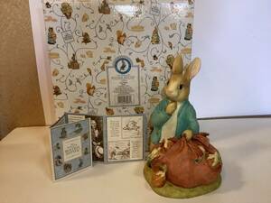 THE WORLD OF PETER RABBIT BEATRIX PORTTER'S MONEY BANK　世界のピーターラビットの貯金箱　ピーターラビットと人参