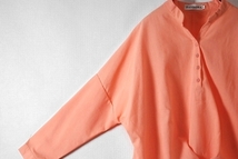 ■未使用・大きめサイズ■ccq/綿ｘ麻裾タックプルオーバーブラウス/オレンジ系/XLサイズ_画像4