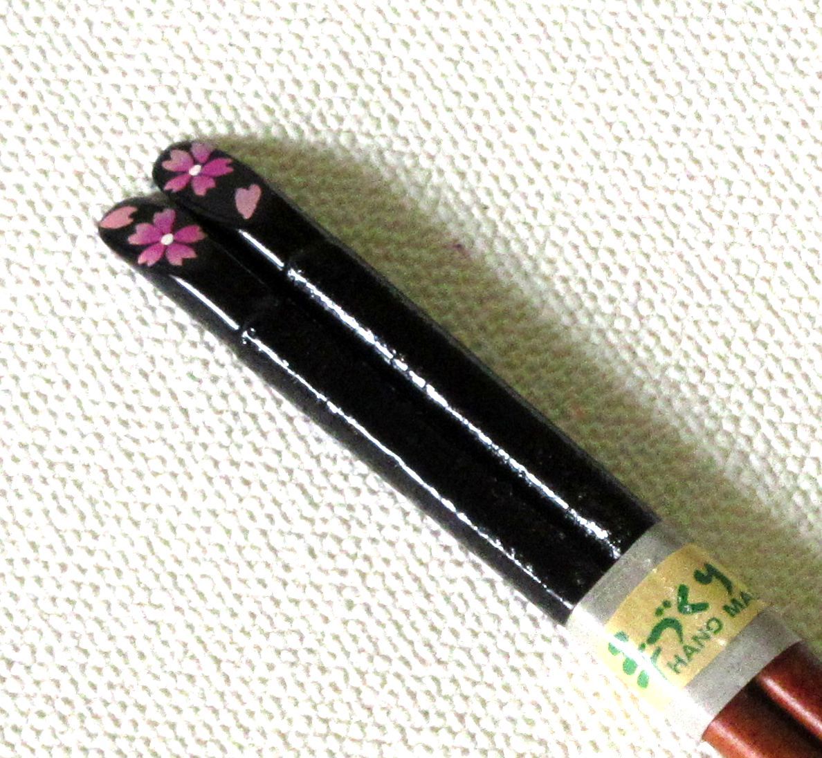 ★Lindo maki-e pintado a mano♪★Palillos de tela de madera 21cm flor de cerezo negro ★Envío gratis★Solo mientras el artículo real, vajilla japonesa, palillos, De madera (que no sean palillos desechables)