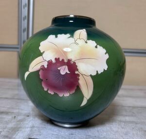 24A03-35N:富士七宝陶器 カトレア花瓶 花器 花入 花生 壺 壷 　クリーン　緑　口径6.5cm　16×16×18.5