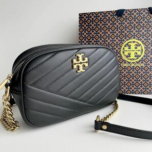 新品 TORYBURCHトリーバーチ キラ シェブロン カメラバッグ TORY BURCH ショルダーバッグ ブラック #3432510の画像1